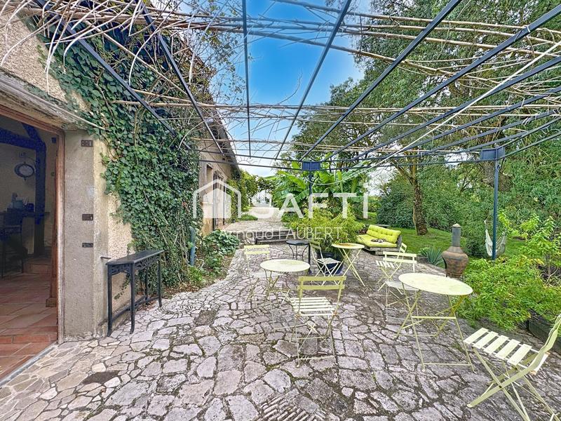 Maison - 210 m² - 6 pièces