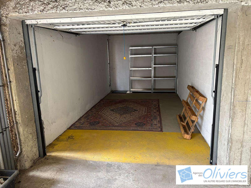 Parking / Garage - 10 m²