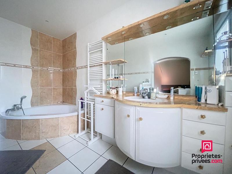 Maison - 230 m² - 7 pièces