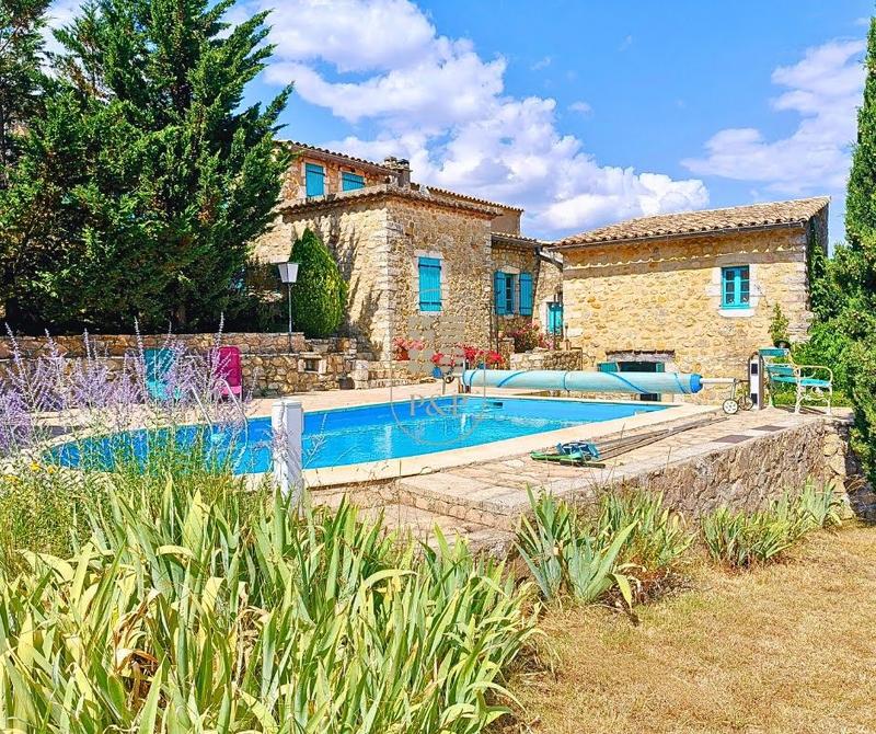 Mas - 250 m² - 11 pièces