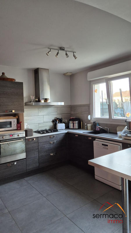 Maison - 90 m² - 4 pièces