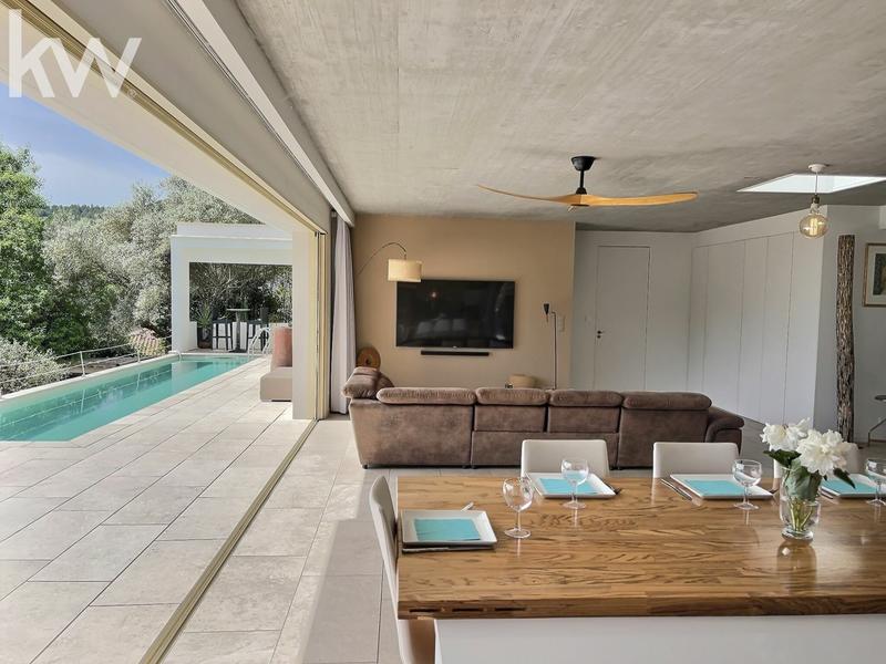 Maison contemporaine - 239 m² - 8 pièces