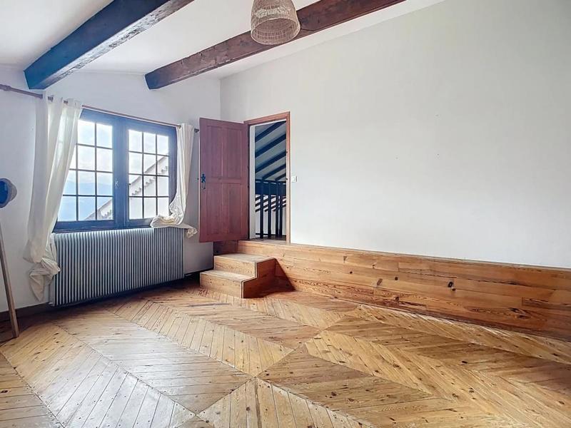 Maison - 201 m² - 5 pièces