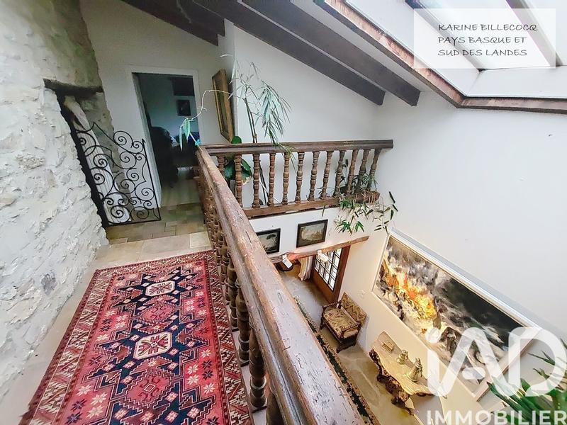 Maison - 338 m² - 12 pièces