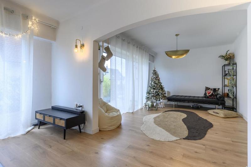 Maison - 268 m² - 6 pièces