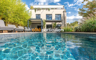 Maison - 235 m² - 8 pièces