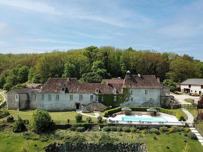 Maison - 660 m² - 25 pièces