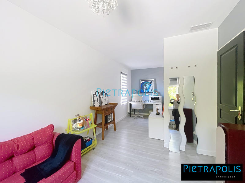 Villa - 222 m² - 6 pièces