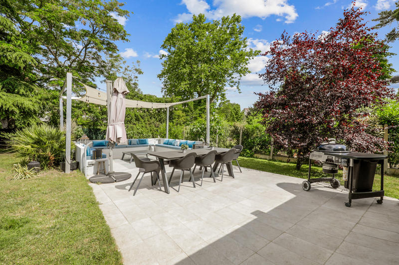 Maison - 300 m² - 9 pièces