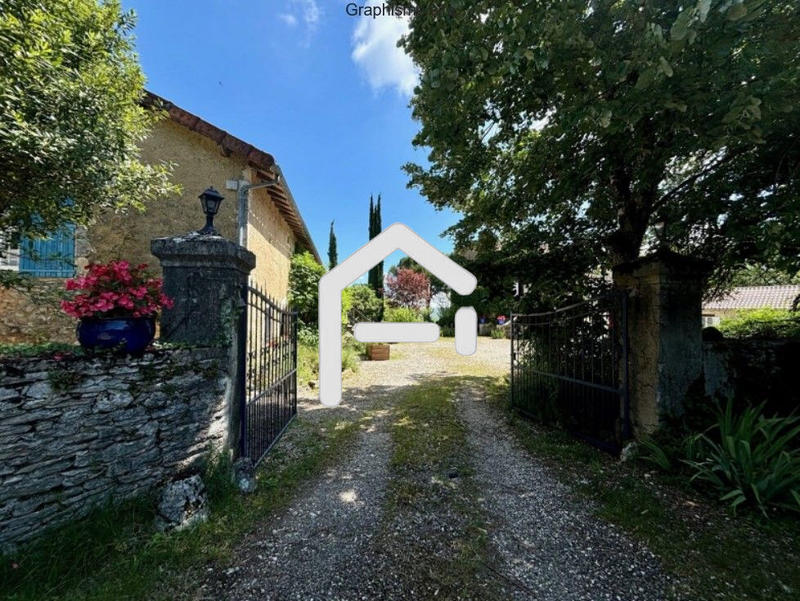 Maison - 474 m² - 15 pièces