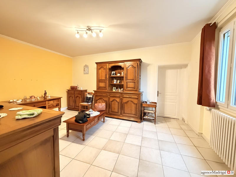 Maison - 90 m² - 5 pièces