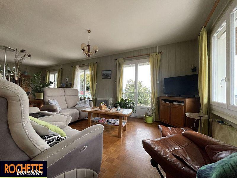 Maison traditionnelle - 174 m² - 6 pièces