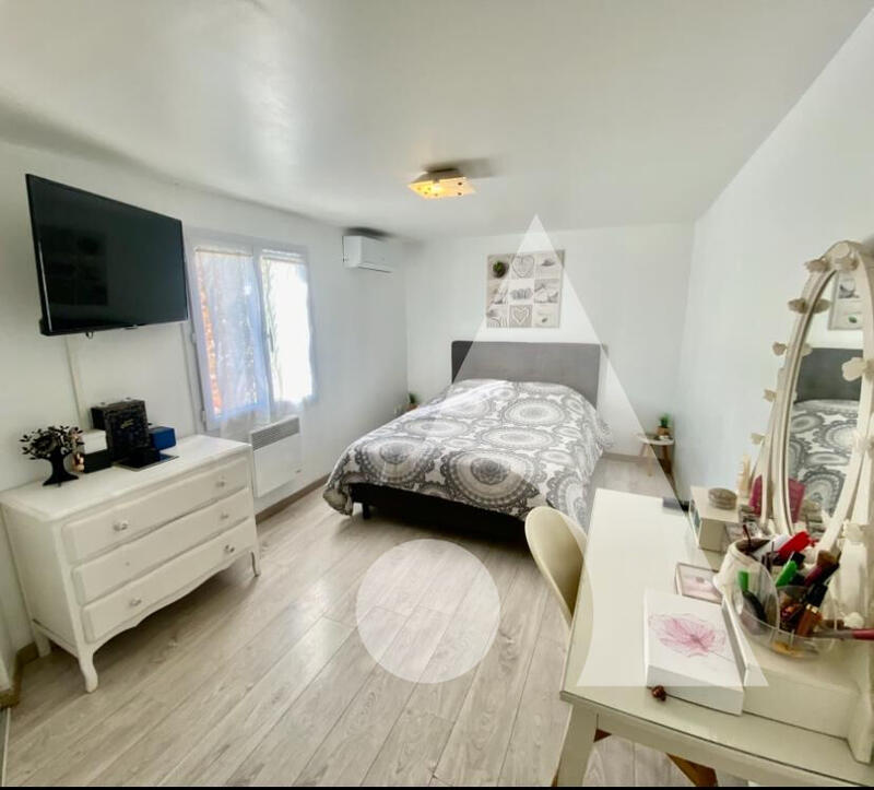 Maison - 214 m² - 7 pièces