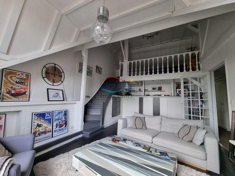 Maison - 239 m² - 10 pièces