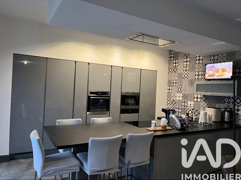 Maison - 195 m² - 6 pièces