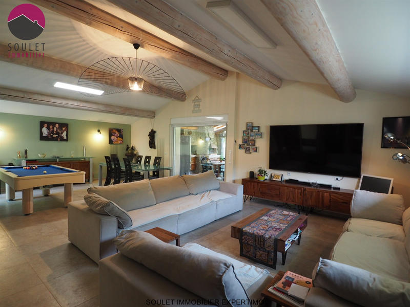 Propriété - 435 m² - 17 pièces