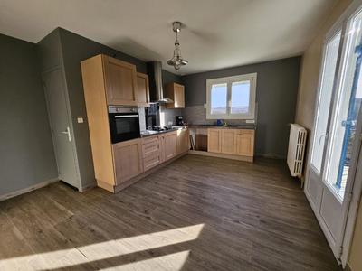 Maison - 90 m² - 5 pièces