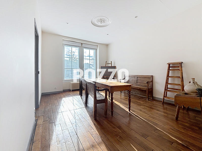 Maison - 215 m² - 8 pièces