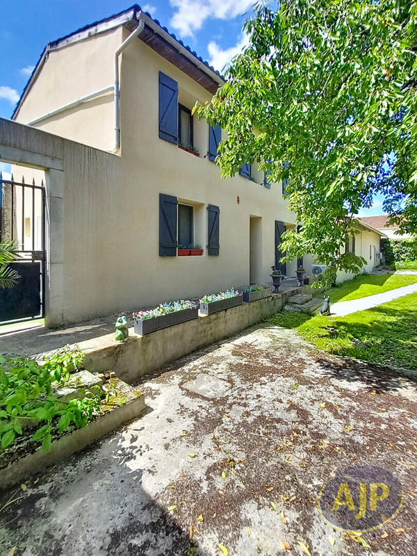 Maison - 140 m² - 6 pièces
