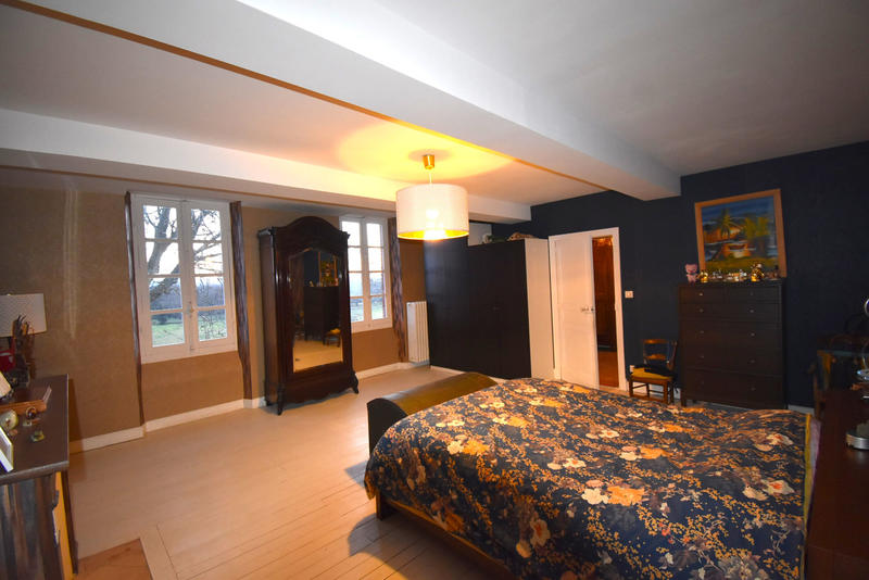 Maison - 379 m² - 13 pièces