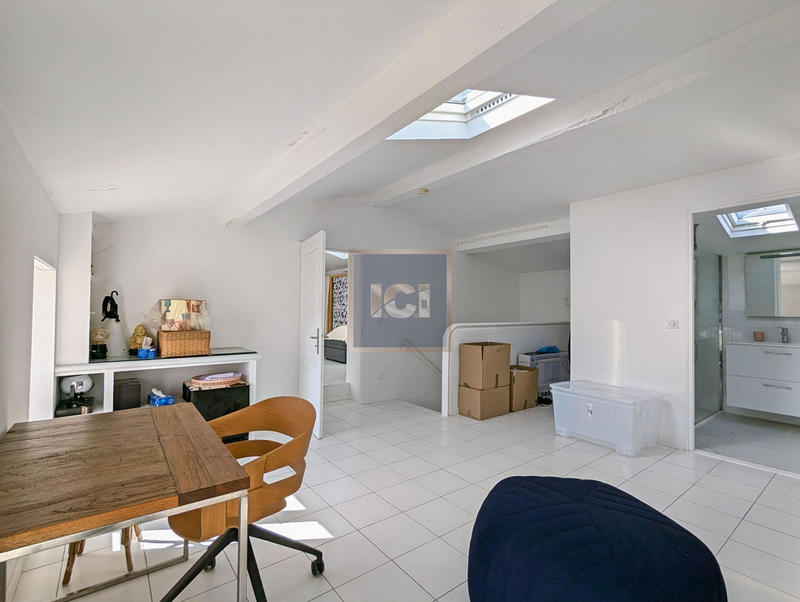 Villa - 279 m² - 8 pièces