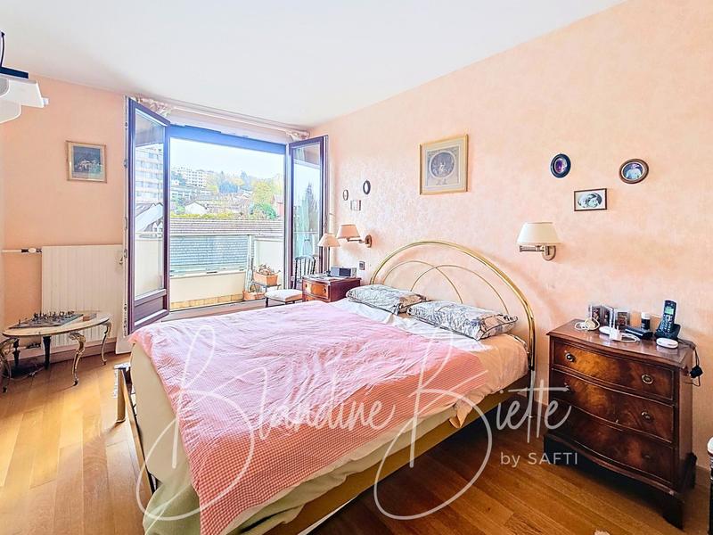 Appartement - 98 m² - 5 pièces