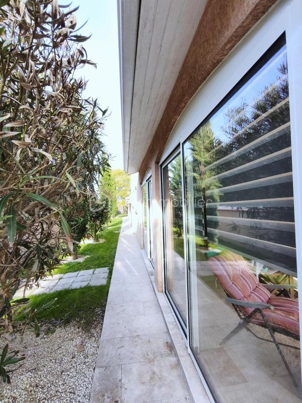 Demeure - 245 m² - 9 pièces