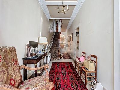 Maison - 276 m² - 9 pièces