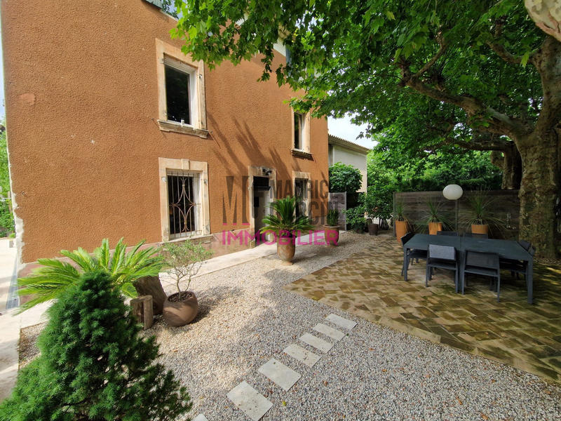 Maison - 310 m² - 12 pièces