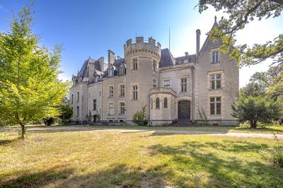 Château - 1 174 m² - 30 pièces