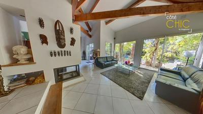 Maison - 254 m² - 7 pièces