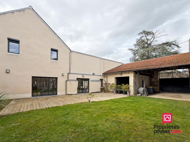 Maison - 234 m² - 9 pièces