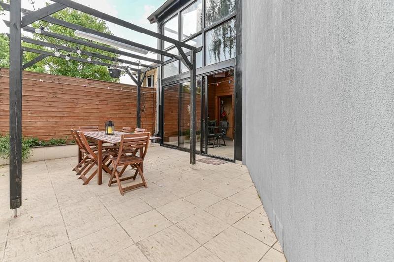 Maison - 220 m² - 9 pièces