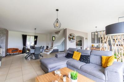 Maison - 245 m² - 7 pièces