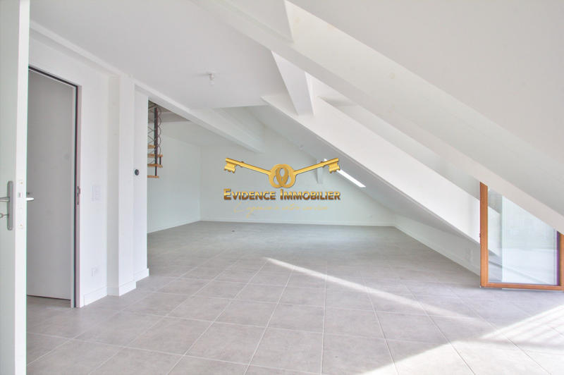 Appartement - 93 m² - 5 pièces