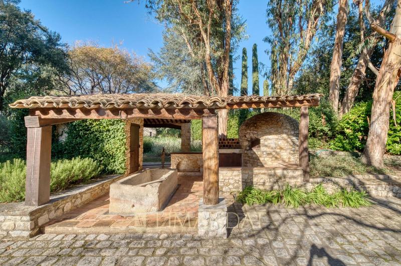 Villa - 460 m² - 9 pièces