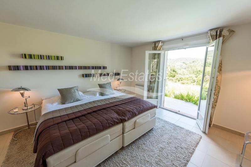 Villa - 261 m² - 6 pièces