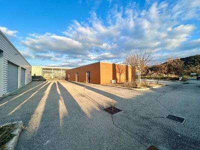 Entrepôt - 684 m² - 13 pièces