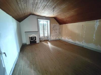 Maison - 400 m² - 6 pièces