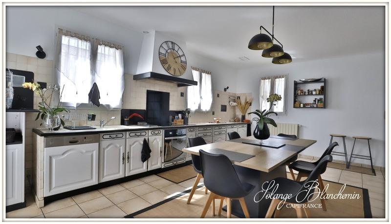 Maison - 250 m² - 9 pièces