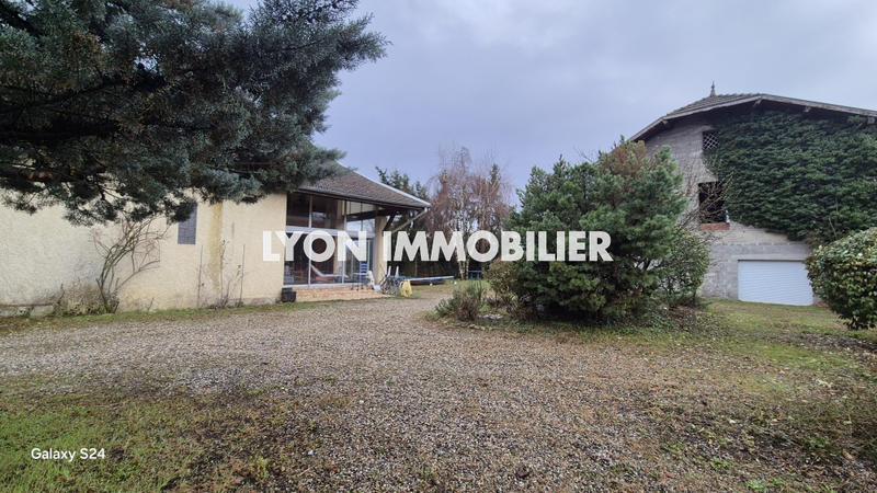 Maison - 314 m² - 11 pièces