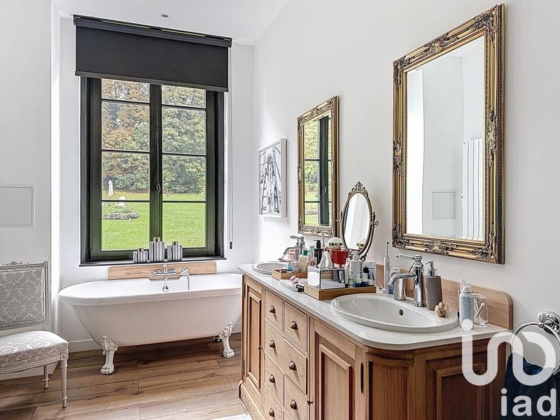 Maison - 442 m² - 8 pièces