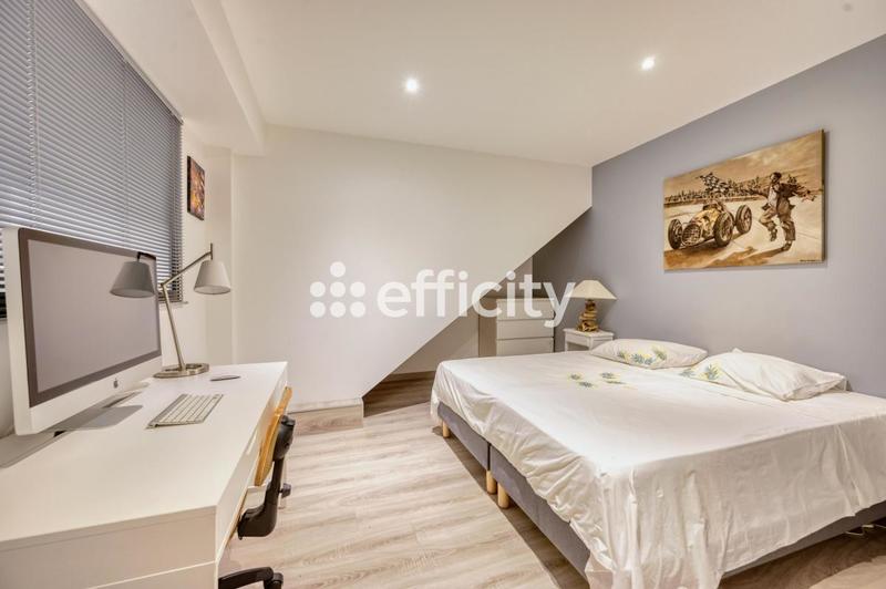 Appartement - 200 m² - 7 pièces