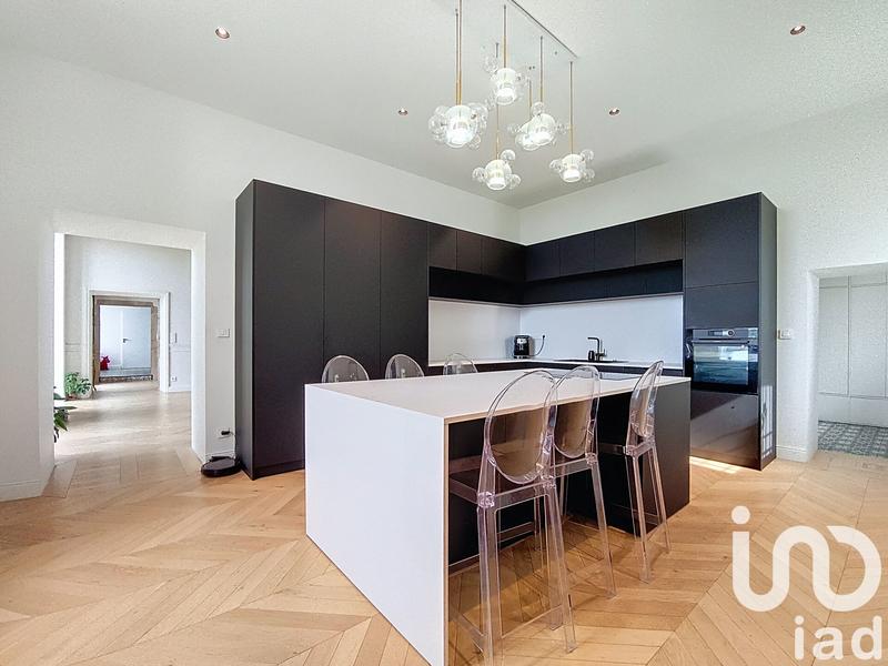 Maison - 320 m² - 8 pièces