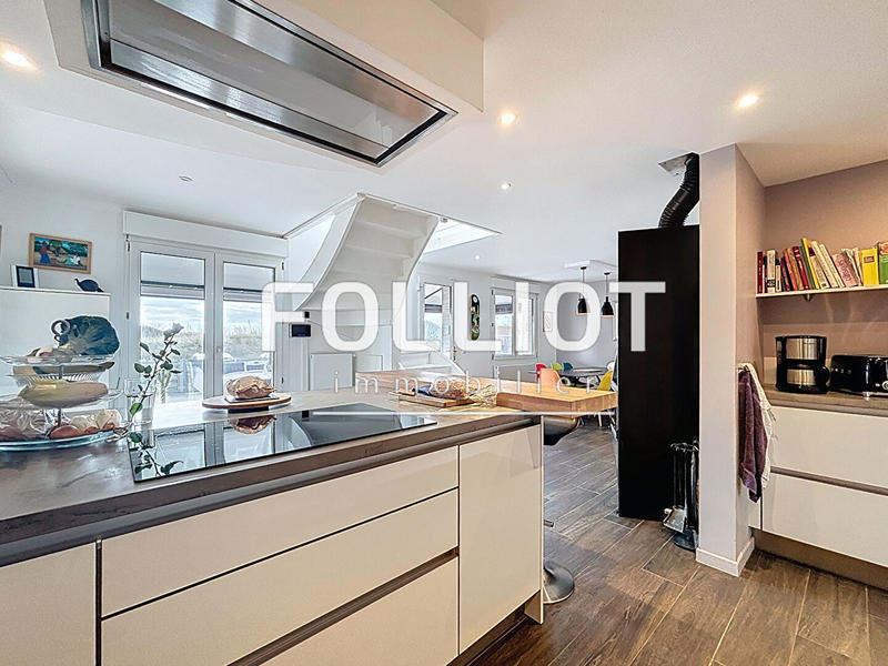 Maison - 246 m² - 11 pièces