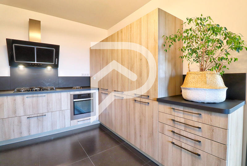 Appartement - 99 m² - 4 pièces