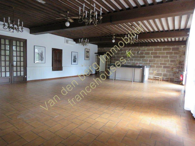 Maison - 732 m² - 23 pièces