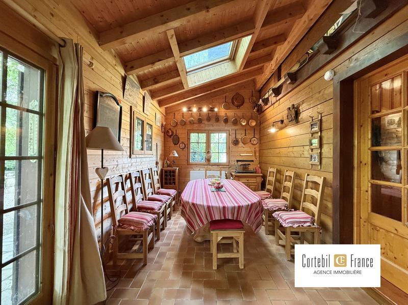 Châlet - 248 m² - 8 pièces