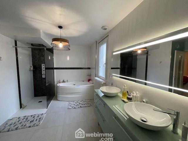 Maison - 187 m² - 5 pièces