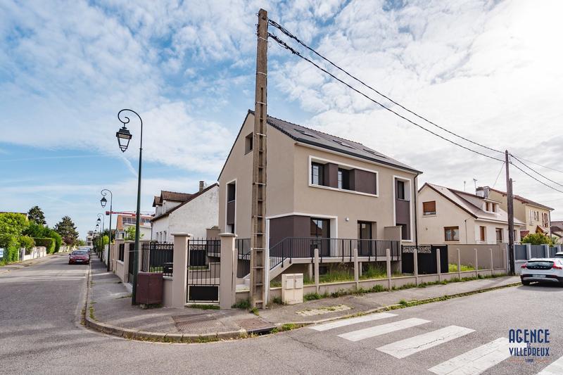 Maison - 92 m² - 6 pièces